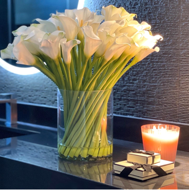 Cala Lilies in 10″ Glass Cylinder