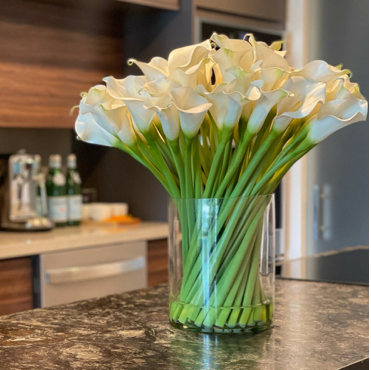 Cala Lilies in 10″ Glass Cylinder