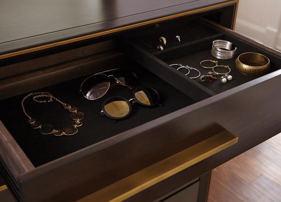Astria Dresser
